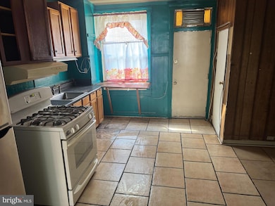 3105 Mcelderry St, Baltimore, MD 21205 - photo 4