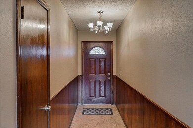 1008 Hargis Lane, Moore   Inside Entrance