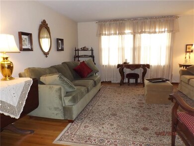 Room for all your furniture in the spacious Living