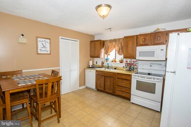 1019 Village Round unit B, Allentown, PA 18106 - photo 5