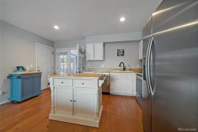 Beautiful island for your extra cooking & storage 