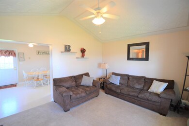 447 Forest Ridge Dr, Mount Washington, KY 40047 - photo 3