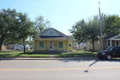 722 E 6th St, Concordia, KS 66901 - photo 3