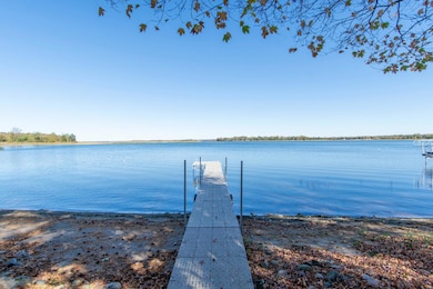 104' Isle Bay Lakeshore!