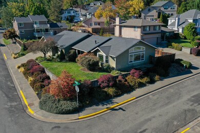 906 NW Regent Dr, Grants Pass, OR 97526 - photo 2