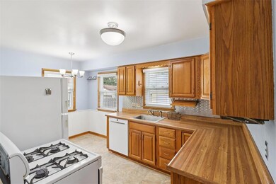 2322 E 39th St, Des Moines, IA 50317 - photo 4