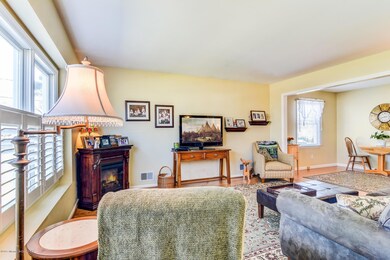 005_Living Room