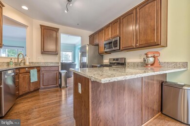 3334 Castle Ridge Cir unit 8, Silver Spring, MD 20904 - photo 2