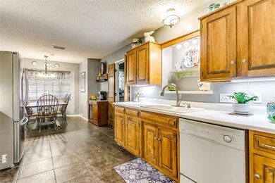 1004 Berkley Dr, Cleburne, TX 76033 - photo 7