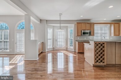 2072 Powells Landing Cir, Woodbridge, VA 22191 - photo 6