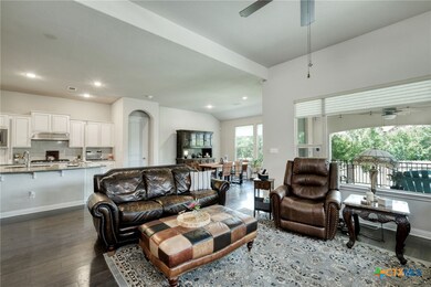 Trey ceiling, can lights and arched door to primar