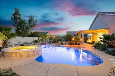 Sparkling Pool for these super hot summer days!