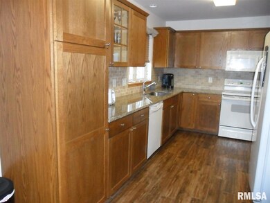 4527 W 14th St, Davenport, IA 52804 - photo 3