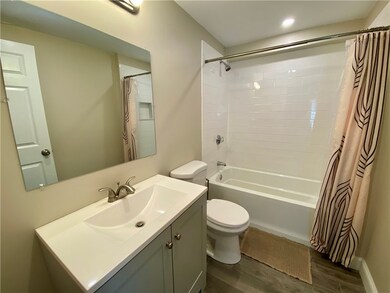 16 Brinley St unit 7, Newport, RI 02840 - photo 6