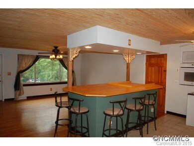Kitchen Island/Brkfst Bar