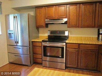 8138 Willowdale Ct, Springfield, VA 22153 - photo 4