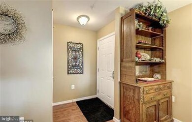 4069 S Four Mile Run Dr unit 103, Arlington, VA 22204 - photo 2