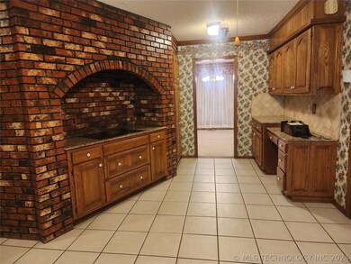 Kitchen w/brick arch cooktop area and planning des