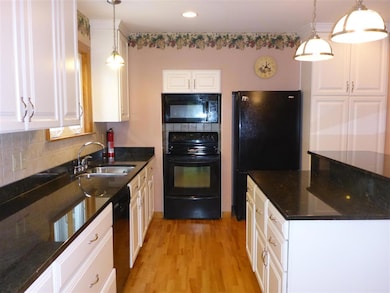 43 Woodbury St, Keene, NH 03431 - photo 3