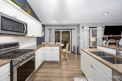 10533 Scenic Pines Ct NE, Rockford, MI 49341 - photo 7