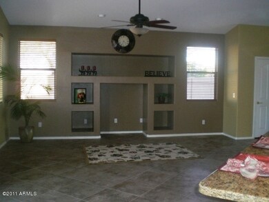 FAMILY ROOM W/B/I TV NICHE