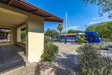 536 E University Blvd__020