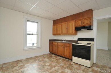 661 Main St unit 4, Slatington, PA 18080 - photo 2