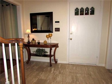 Entry/Foyer.