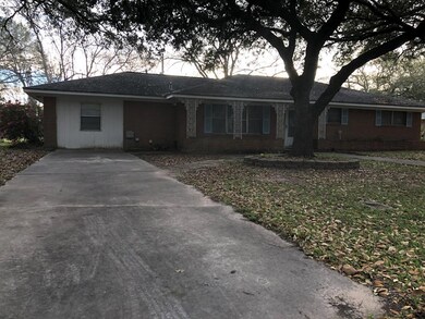 208 Lindsey Ave, Bay City, TX 77414 - photo 4