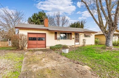 568 N 6th St, Central Point, OR 97502 - photo 2