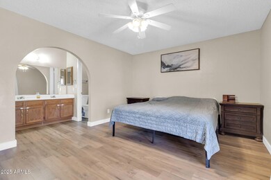2324 E Crescent Ave-17