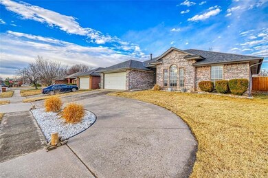 909 Goshawk Dr, Norman, OK 73072 - photo 3
