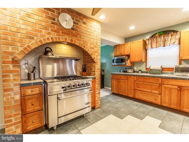 239 Alden Ave, Morrisville, PA 19067 - photo 4