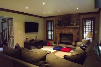 116 Horseshoe Living Rm Best