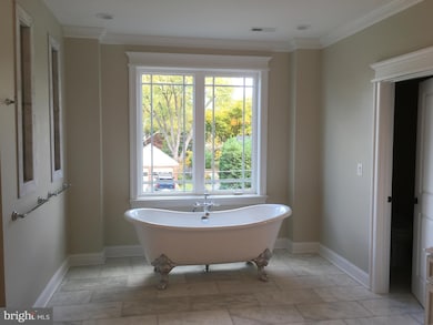 7013 Haycock Rd, Falls Church, VA 22043 - photo 7