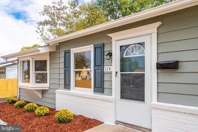 114 N Cypress Rd, Sterling, VA 20164 - photo 4