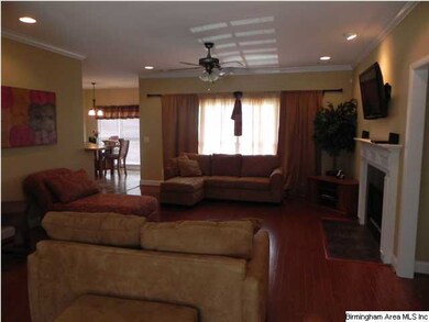 ENTERING YOU WILL FIND THIS SPACIOUS GREATROOM WIT