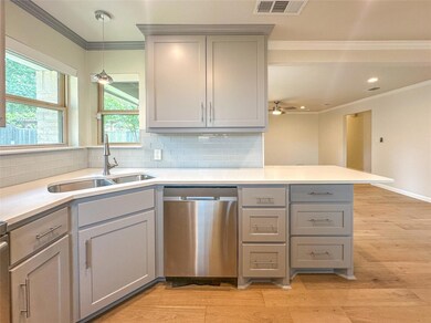 717 Mountain Laurel Ln, Bedford, TX 76021 - photo 6