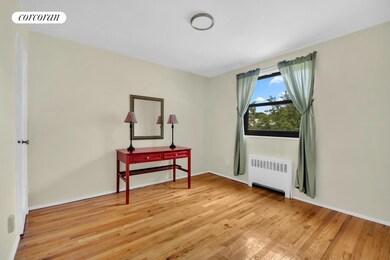 21-29 Utopia Pkwy unit UPSTAIRS, Bayside, NY 11360 - photo 4