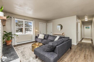 05-Living Room 20220317-DW-3081