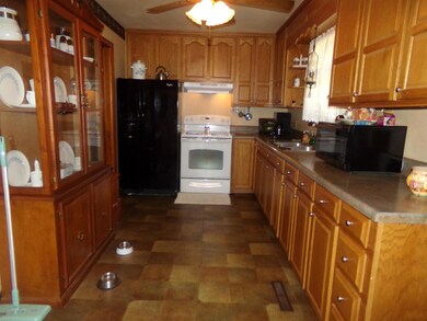 615 Henley St, Manchester, TN 37355 - photo 6