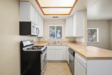 Q kitchen full view