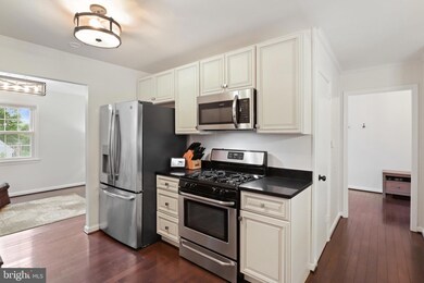 6821 Stoneybrooke Ln, Alexandria, VA 22306 - photo 7