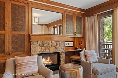 FS 2 BR Fireplace