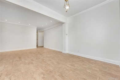 Wellesley Gardens unit 5C, Douglaston, NY 11363 - photo 6