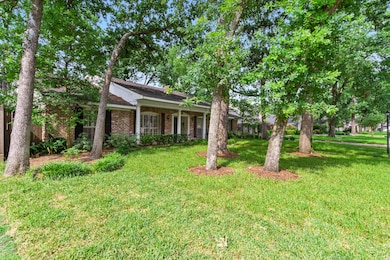 10223 Shady River Dr, Houston, TX 77042 - photo 3