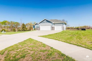 9141 Tom Ct, Manhattan, KS 66502 - photo 3