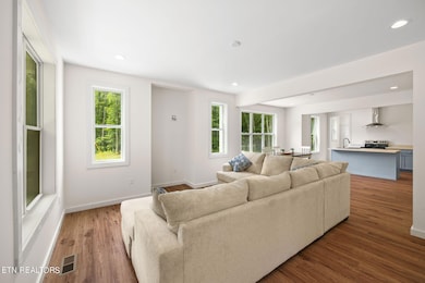 8-web-or-mls-1023-w-laurel-way