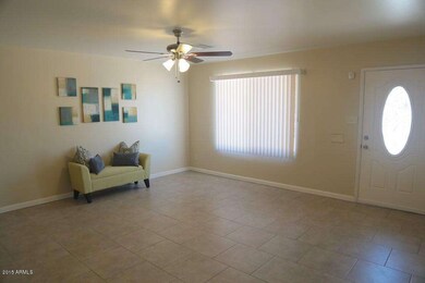 LIving Rm New 2-Tone Paint, Baseboards,