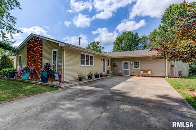 713 E Walnut St unit 1, Chatham, IL 62629 - photo 2